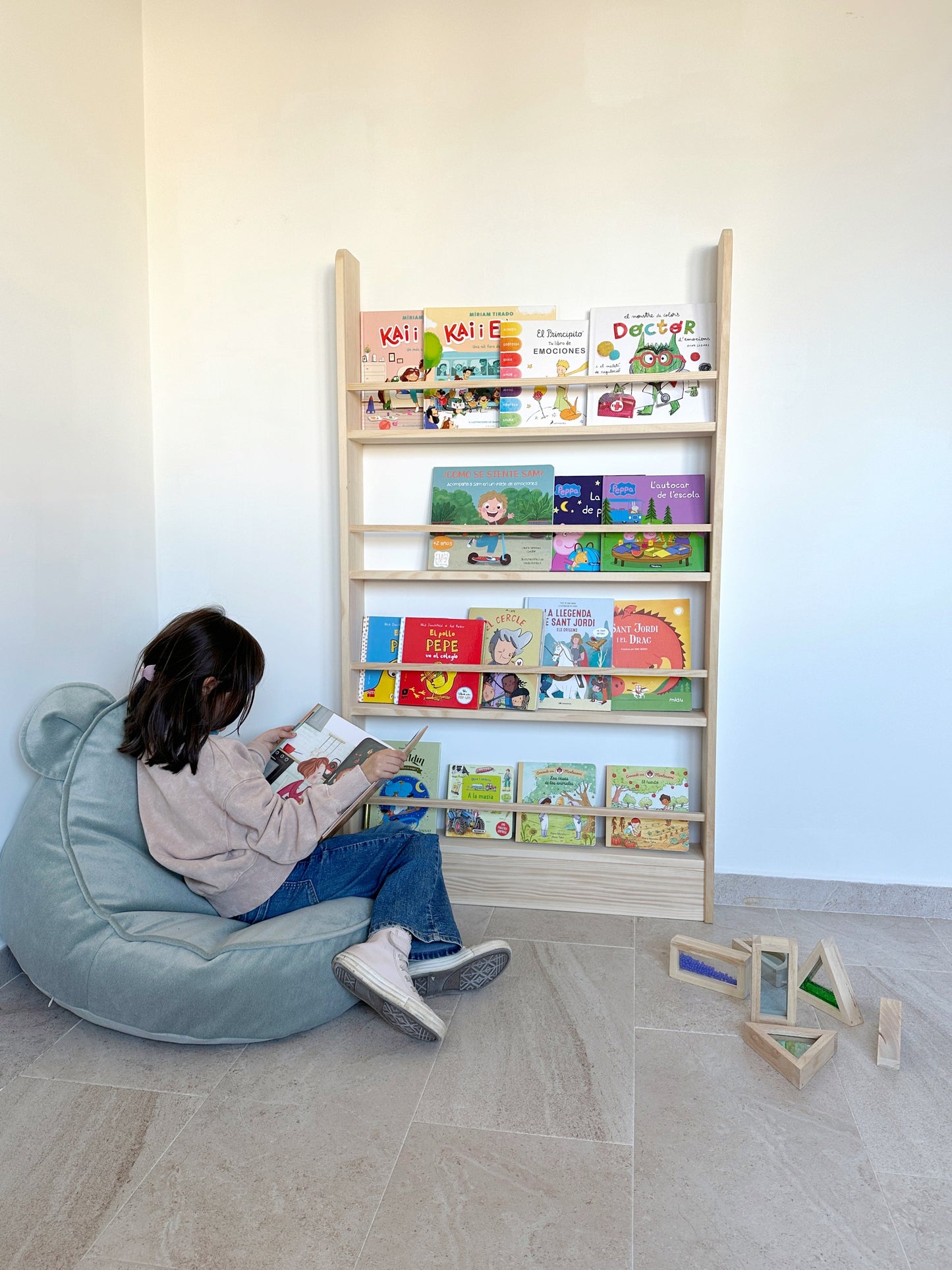 Montessori Children's Bookstore · DISCOVER